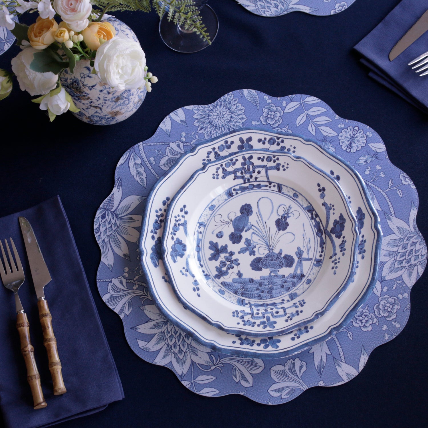 Beatriz Ball Vida Faenza 9" Melamine Salad Plate, White & Blue
