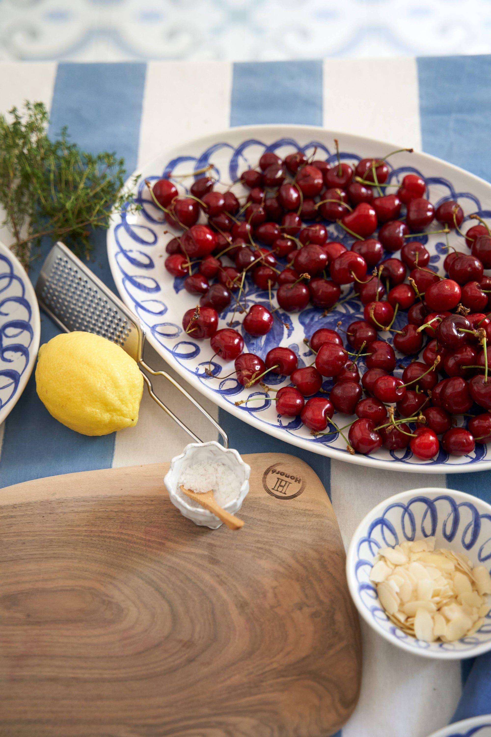 Amalfi Oval Tray, White & Blue
