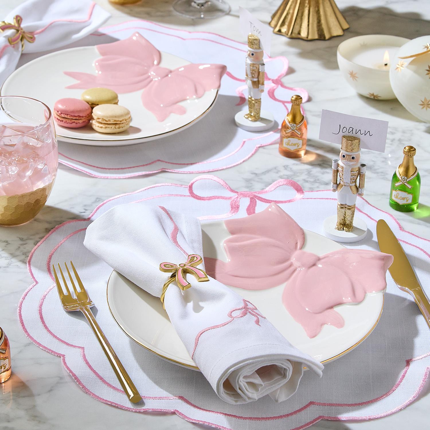 Embroidered Bow Placemat with Scalloped Edge, Set of 4