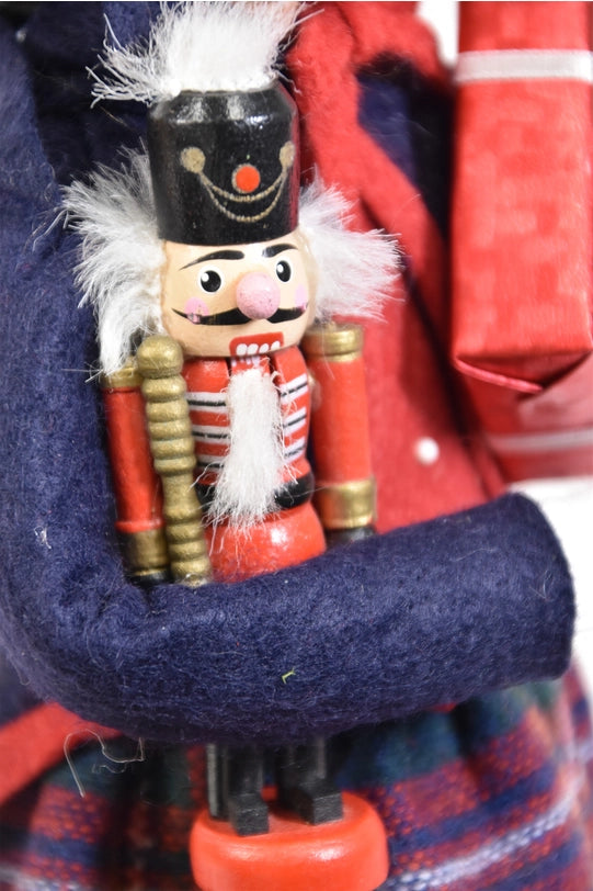 Byers Choice Nutcracker Family Woman