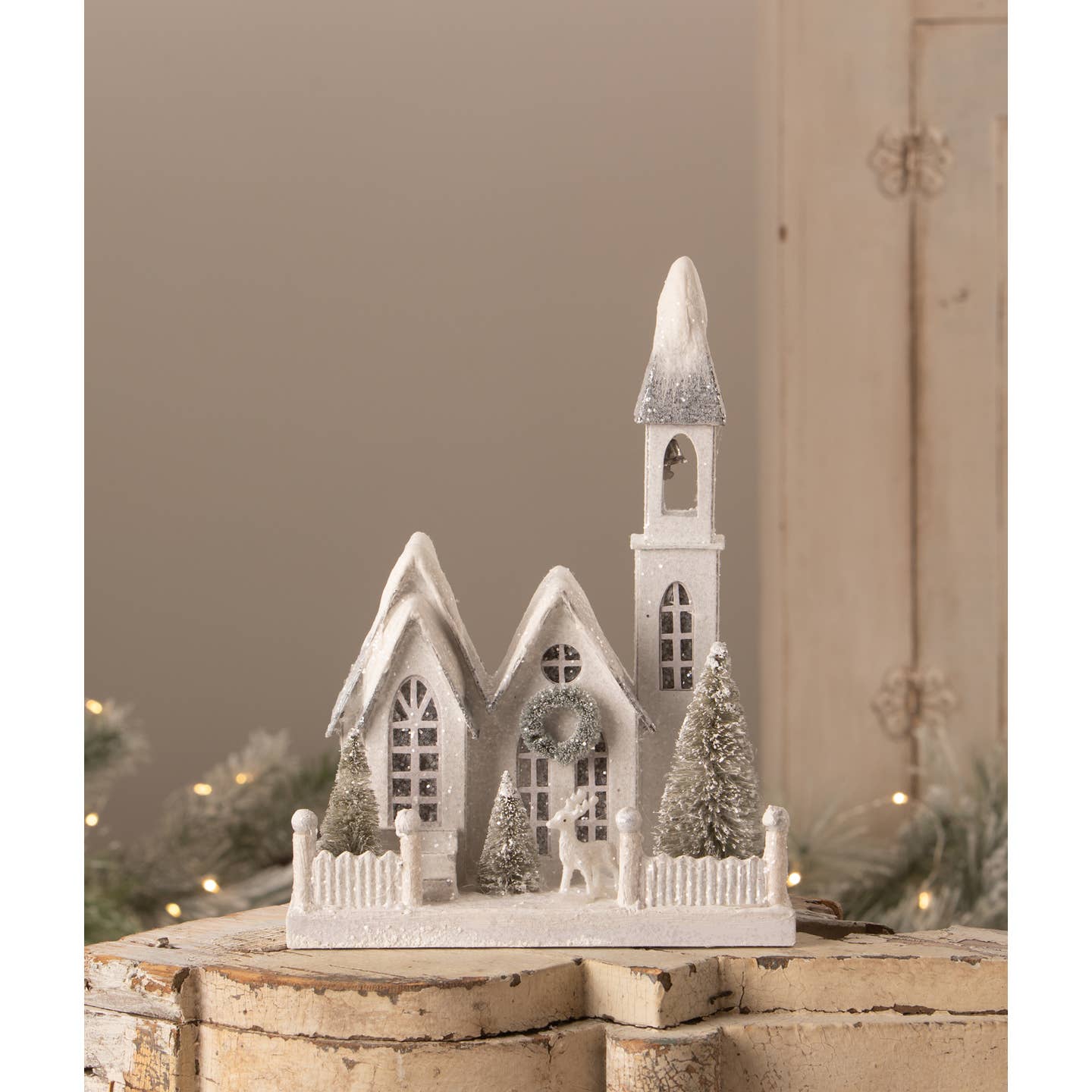 Snowy Ivory Church, Medium