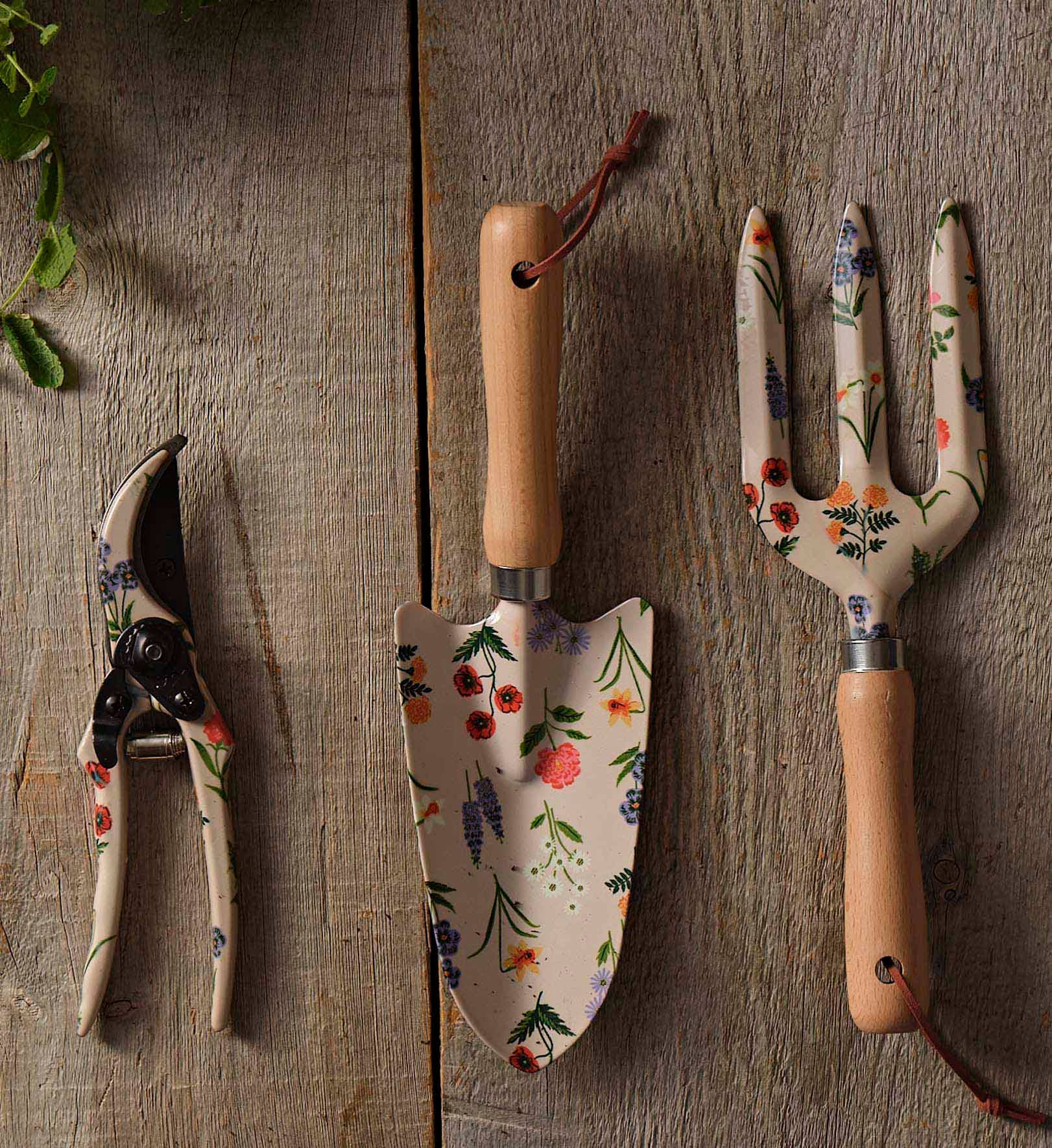 Rifle Paper Co. Garden Study Gardening Tool Set