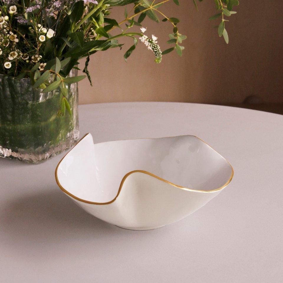 Beatriz Ball Enacnto Aries Medium Bowl, Cream & White