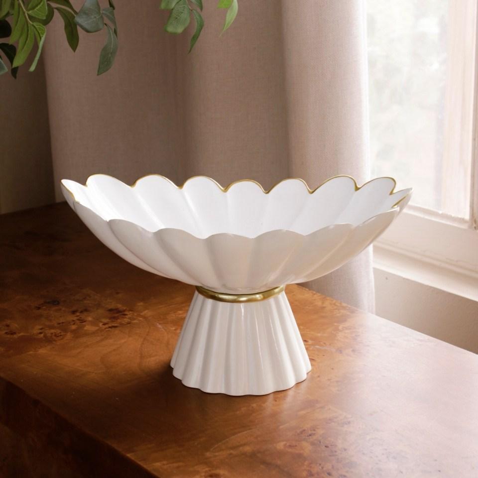 Beatriz Ball Encanto Vintage Hermes Pedestal, Cream & White