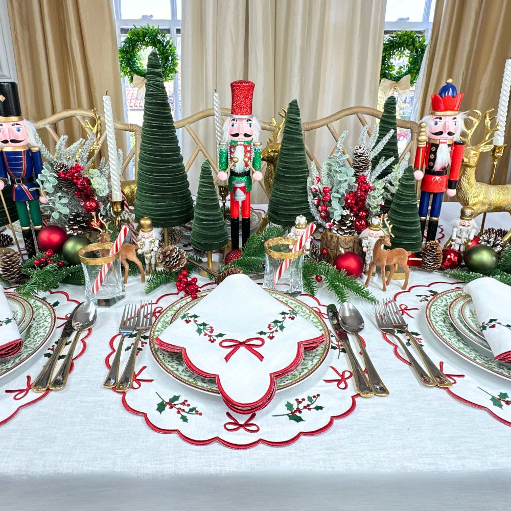 Holly & Bows Napkins, Set of 4