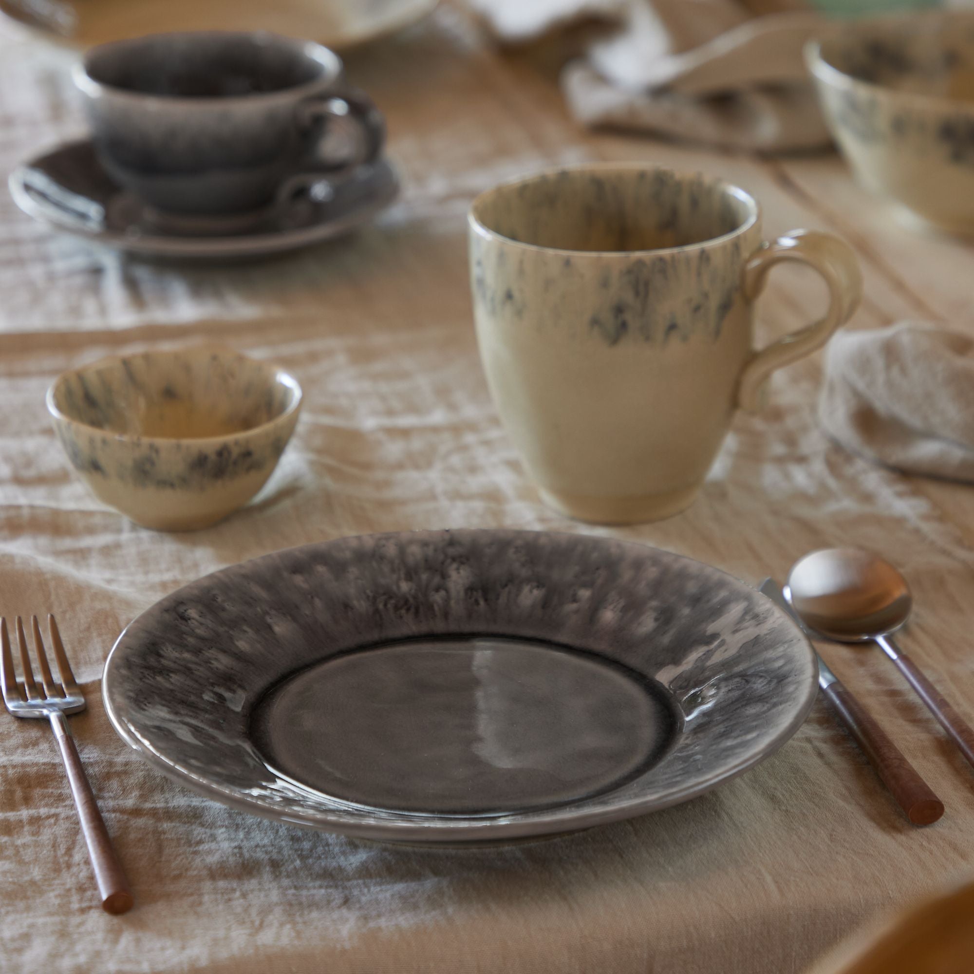 Costa Nova Madeira Dinner Plates, Grey, Set of Hunt and Bloom