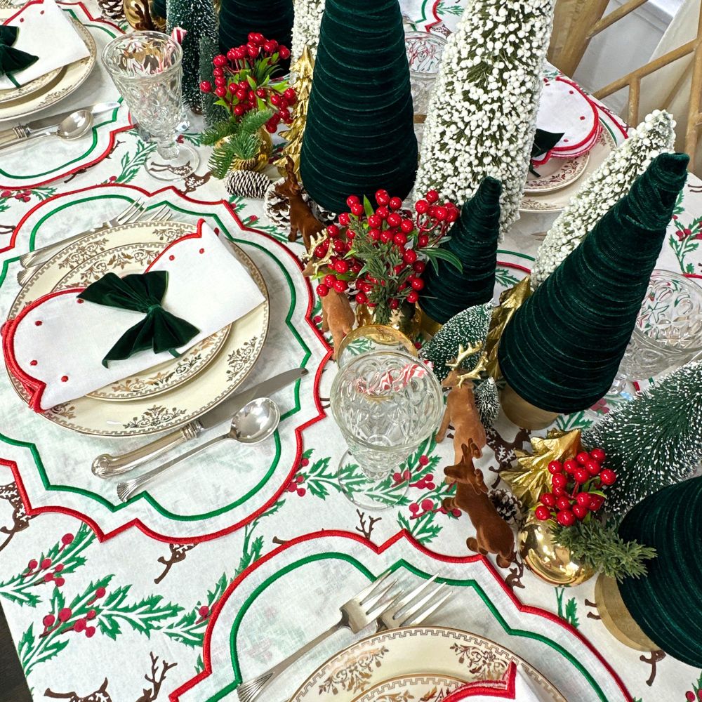 Ava Napkins, White & Red, Set of 4