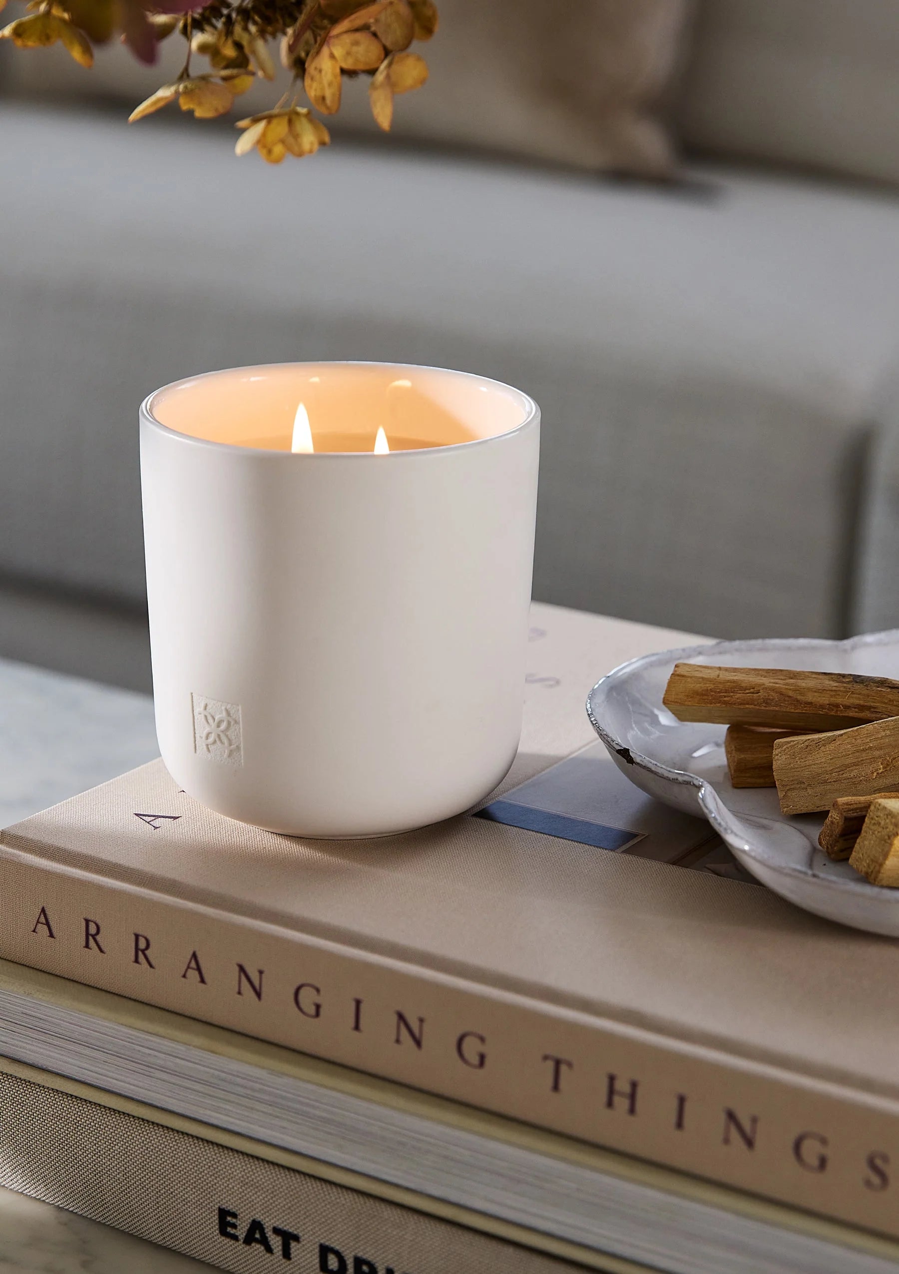 Circa Amber & Sandalwood Scented Candle 10.6 oz.