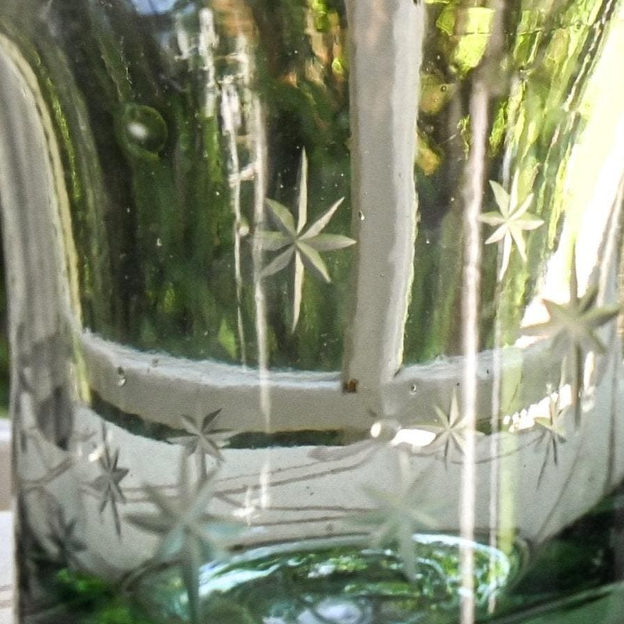 Petite Lettuce Leaf Vase, Clear with Stars