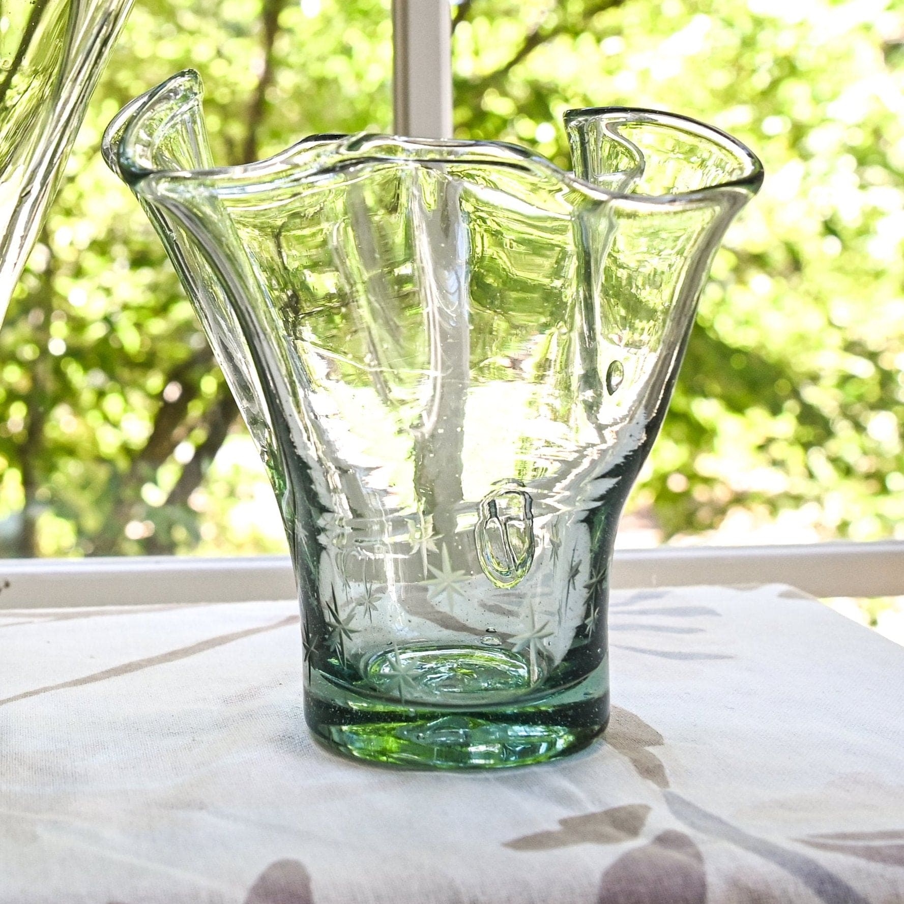 Petite Lettuce Leaf Vase, Clear with Stars