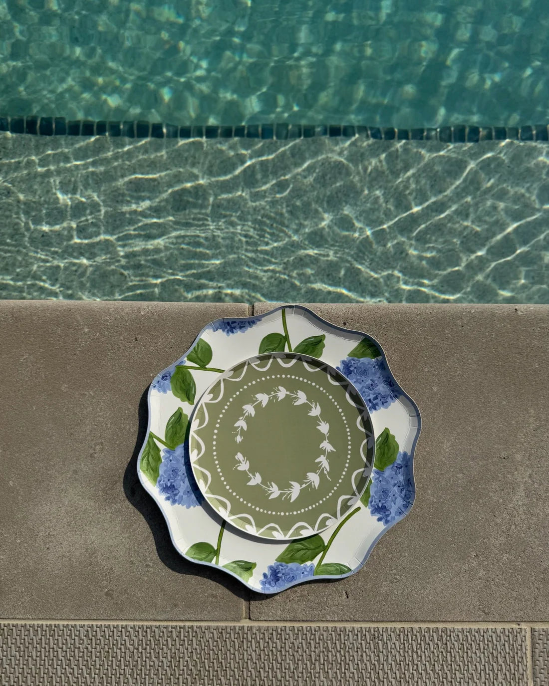 Mackenzie Dinner Paper Plate Set, Hydrangea