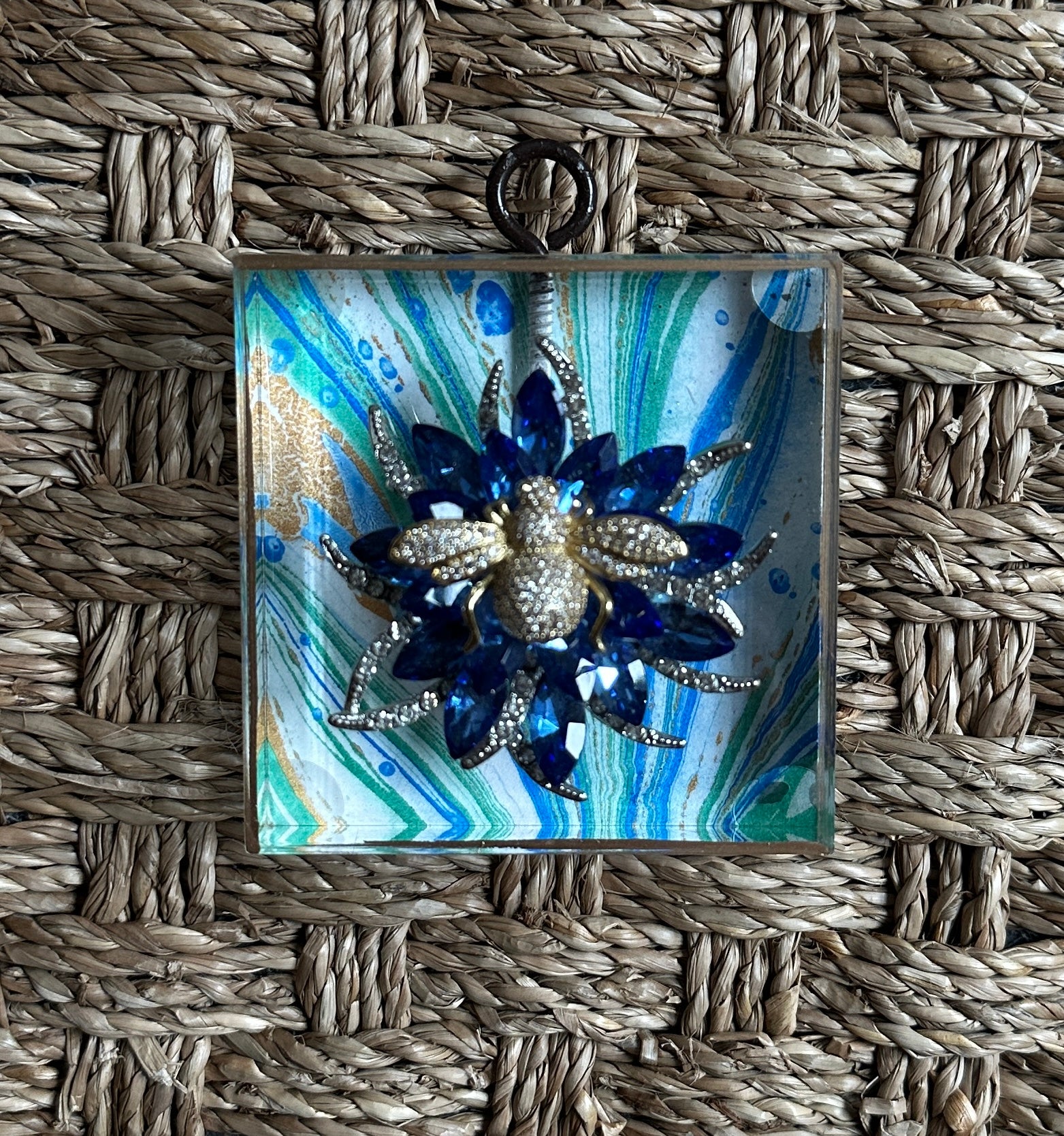 Museum Bee, Marbled Paper Backed Acrylic Frame with Sparkle Bee on Brooch