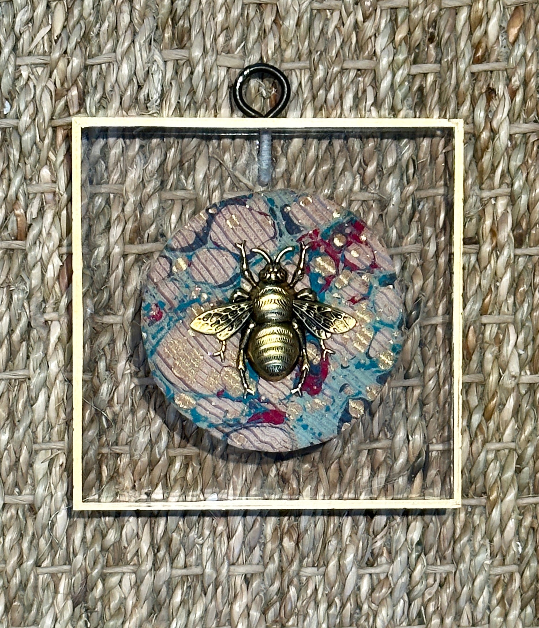 Museum Bee, Acrylic Frame Grande Bee on Marbled Wooden Piece