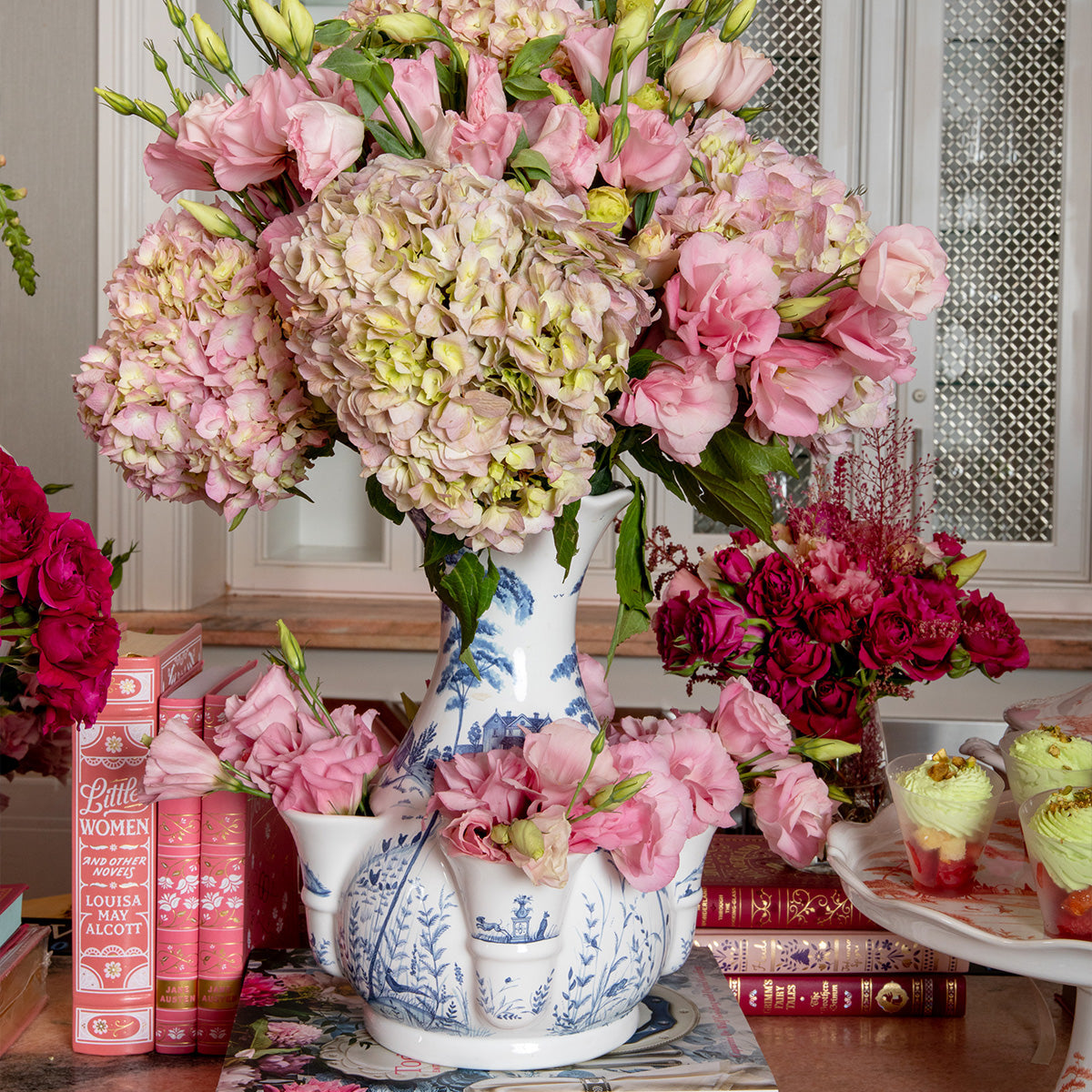Juliska Country Estate 11.5" Tulipiere Vase, Delft Blue