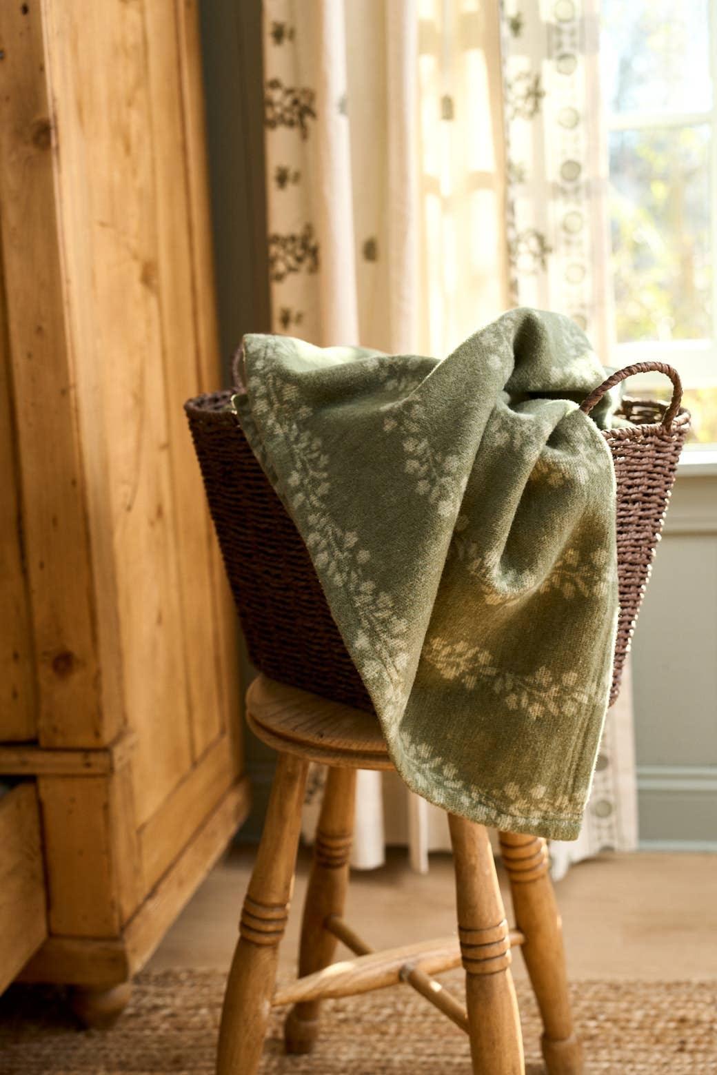Climbing Ivy Lightweight Blanket