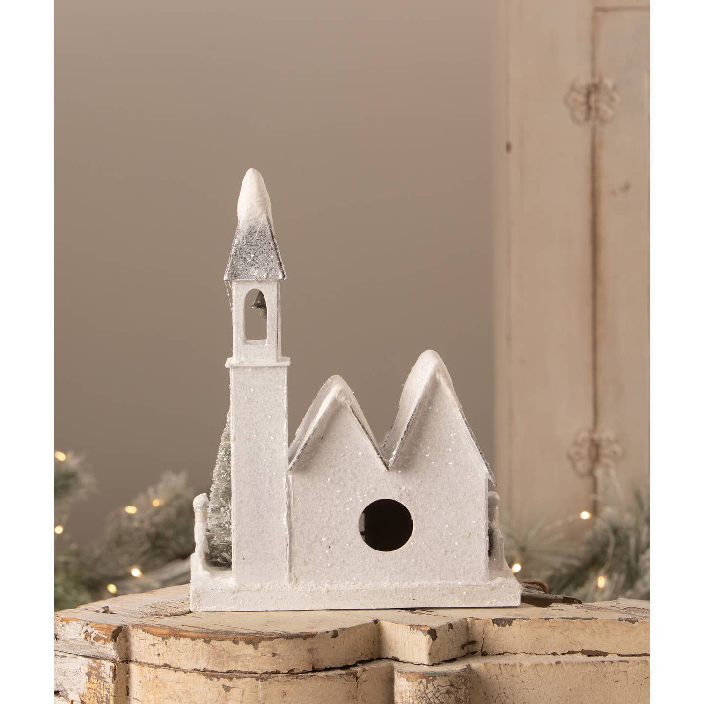 Snowy Ivory Church, Medium