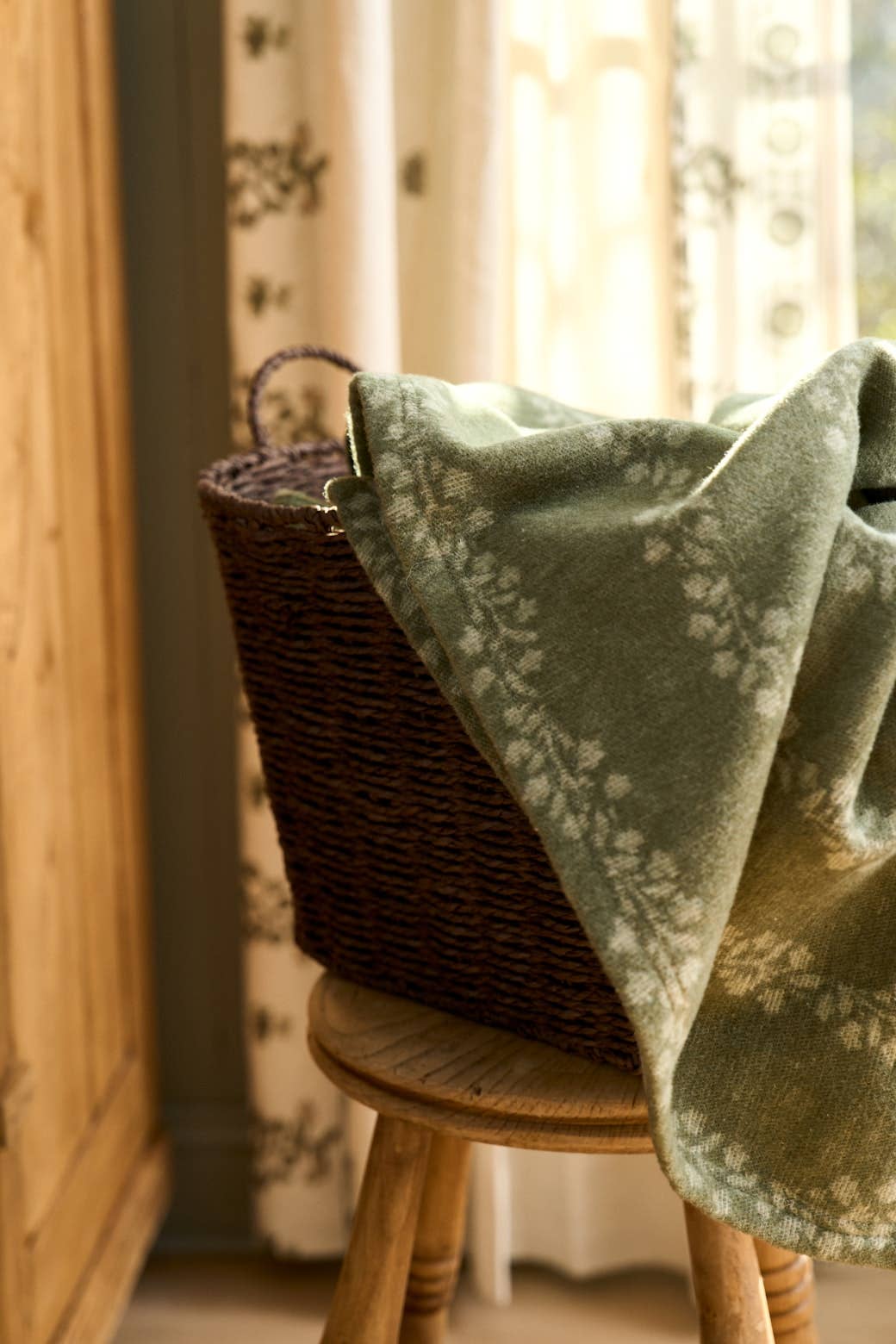Climbing Ivy Lightweight Blanket