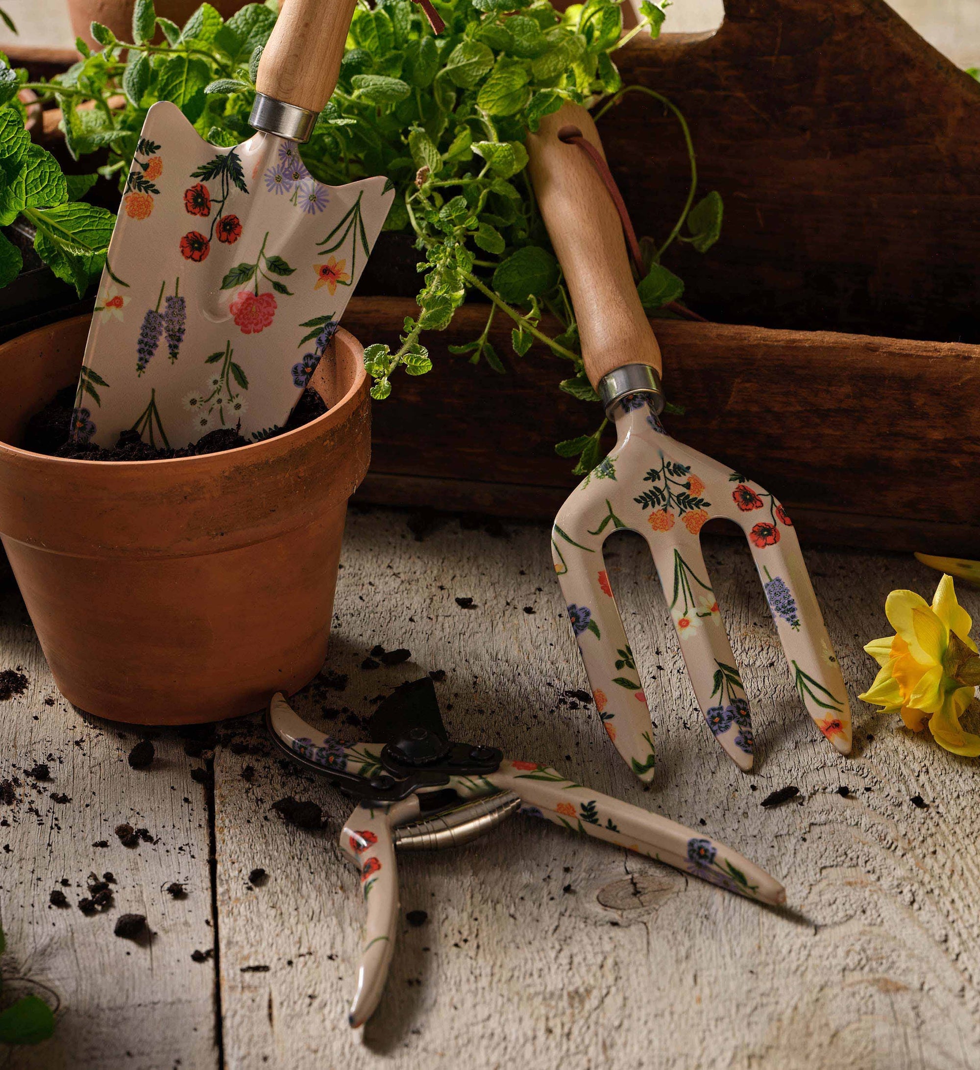 Rifle Paper Co. Garden Study Gardening Tool Set