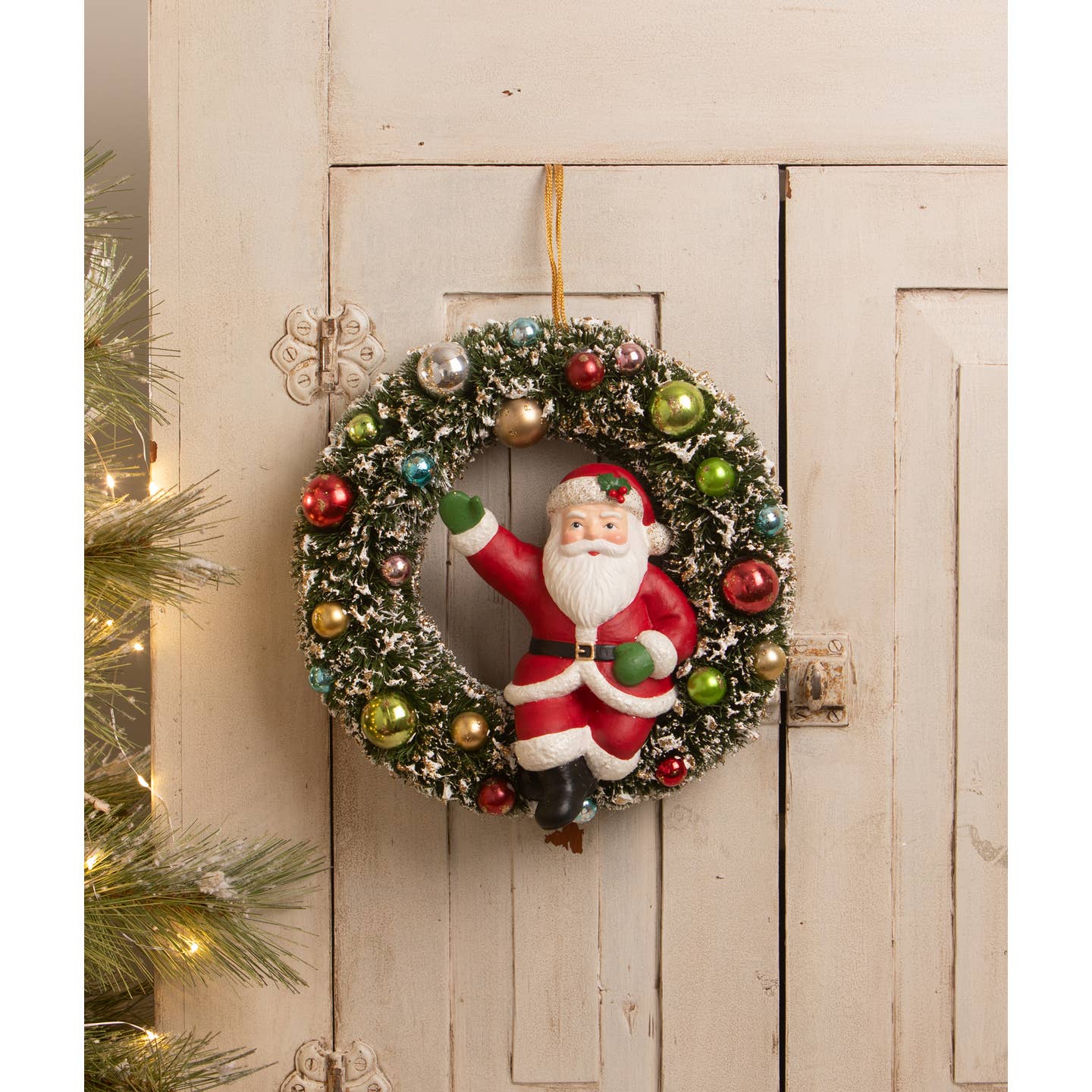 Kitschmas Santa in Wreath