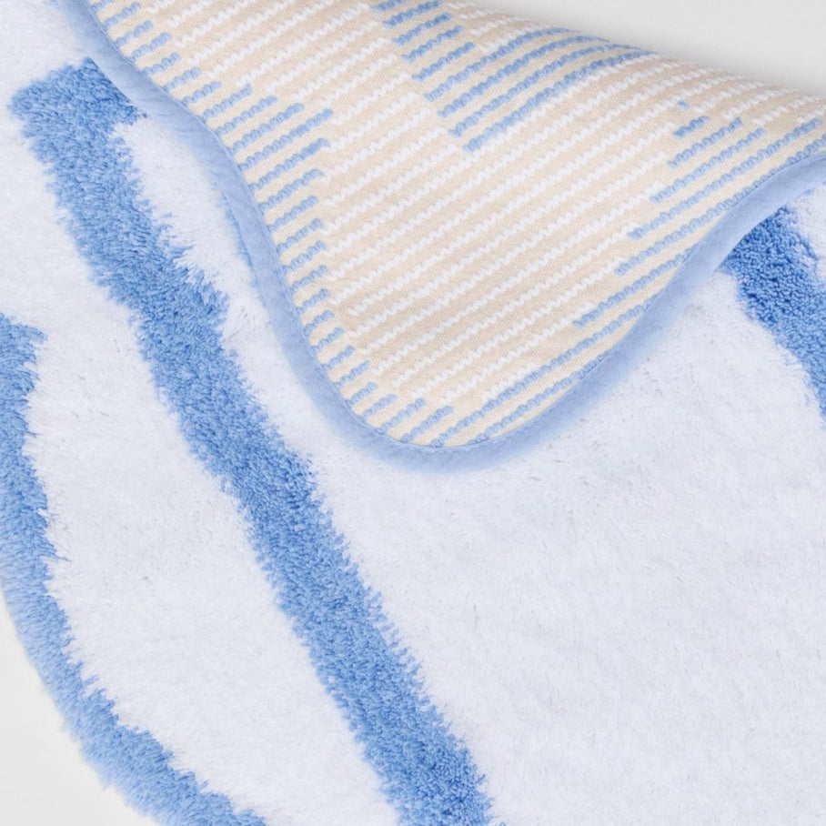 Weezie Scallop Bath Rug, Sky Blue