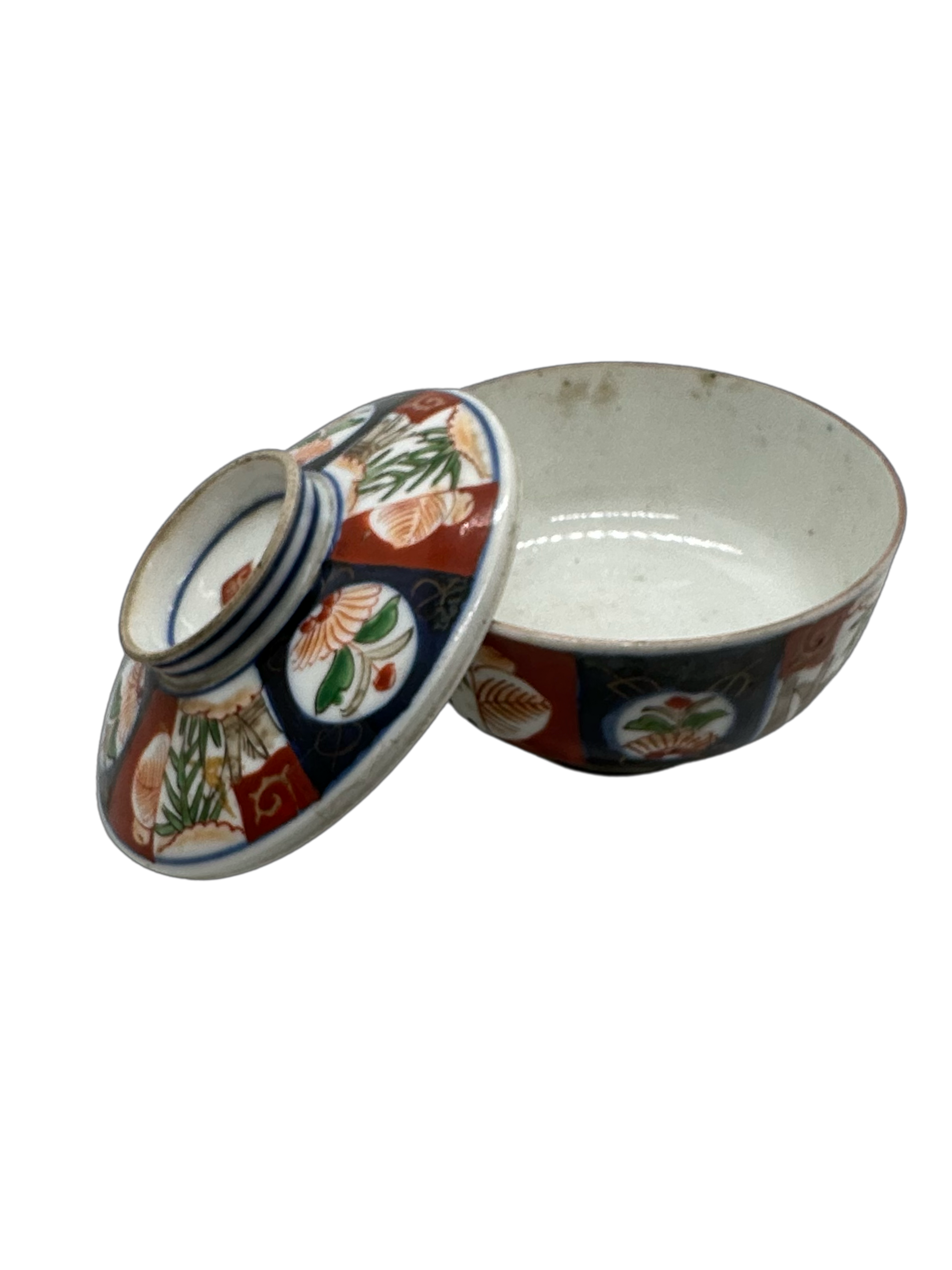 Antique Imari Lidded Rice Bowl - Hunt and Bloom