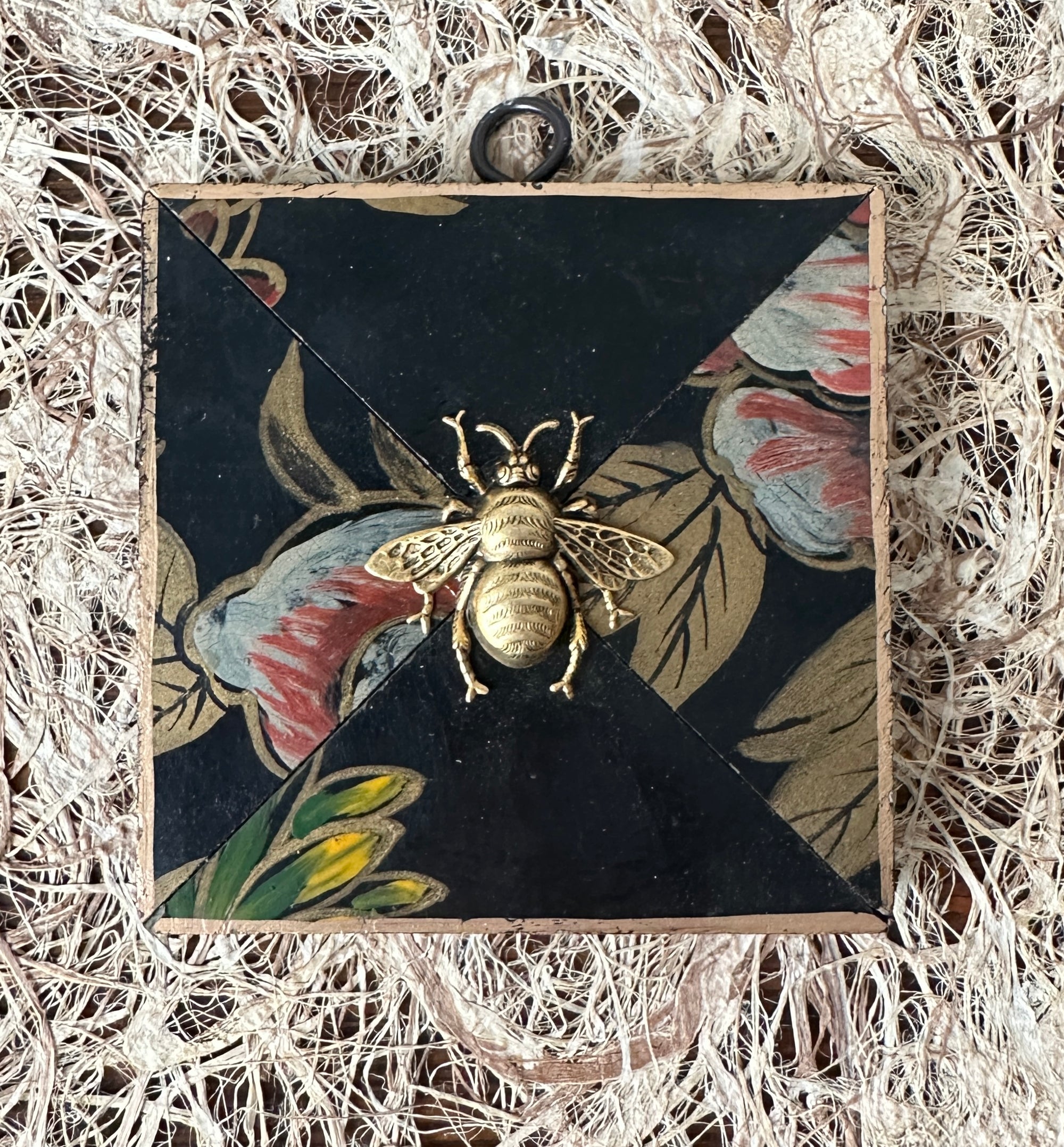 Museum Bee, Coromandel Frame with Grande Bee